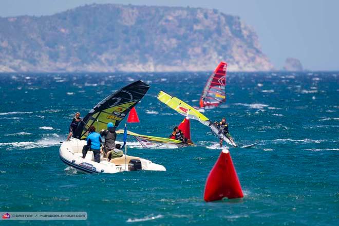 Moussilmani goes down during the 2014 PWA Catalunya World Cup ©  Carter/pwaworldtour.com http://www.pwaworldtour.com/